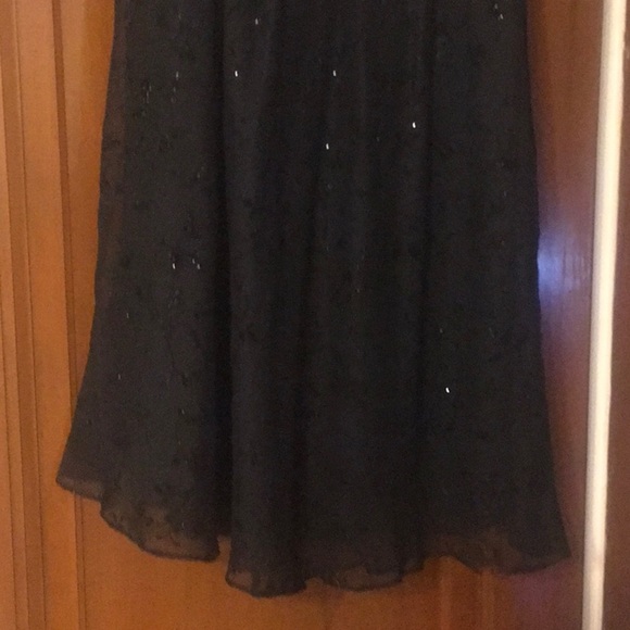🆕 Lightly sparkly flowered long black skirt. - Picture 7 of 7